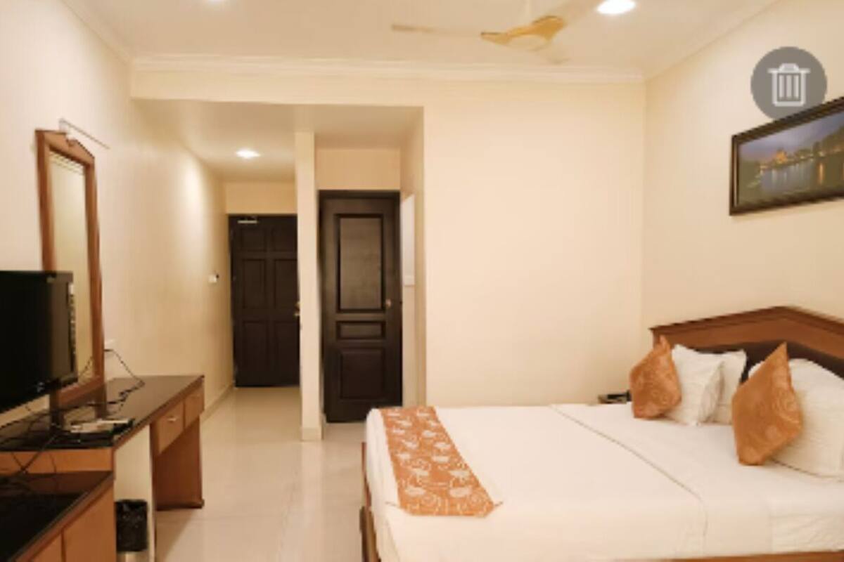 Quarto casal econômico | Ferros/tábuas de passar roupa, Wi-Fi de cortesia