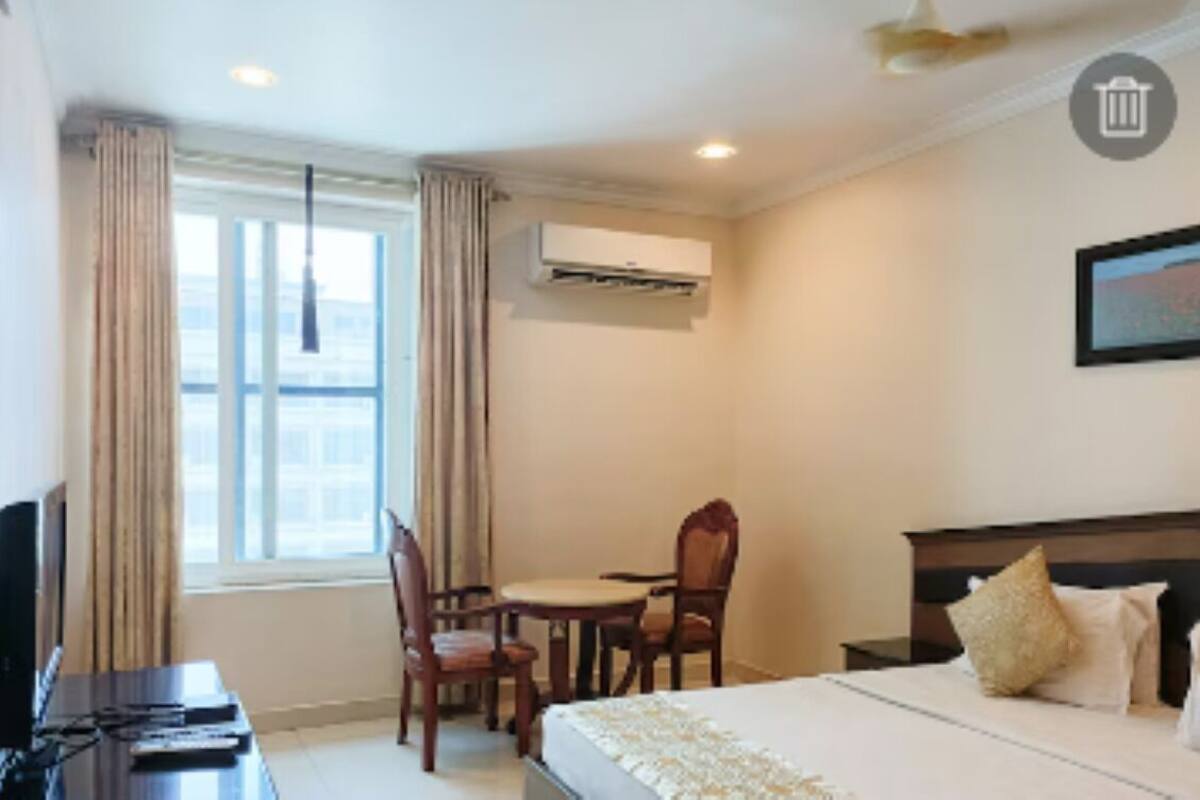 Quarto casal standard, vista para a cidade | Ferros/tábuas de passar roupa, Wi-Fi de cortesia