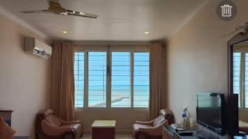 Classic Double Room, Sea View | Interior