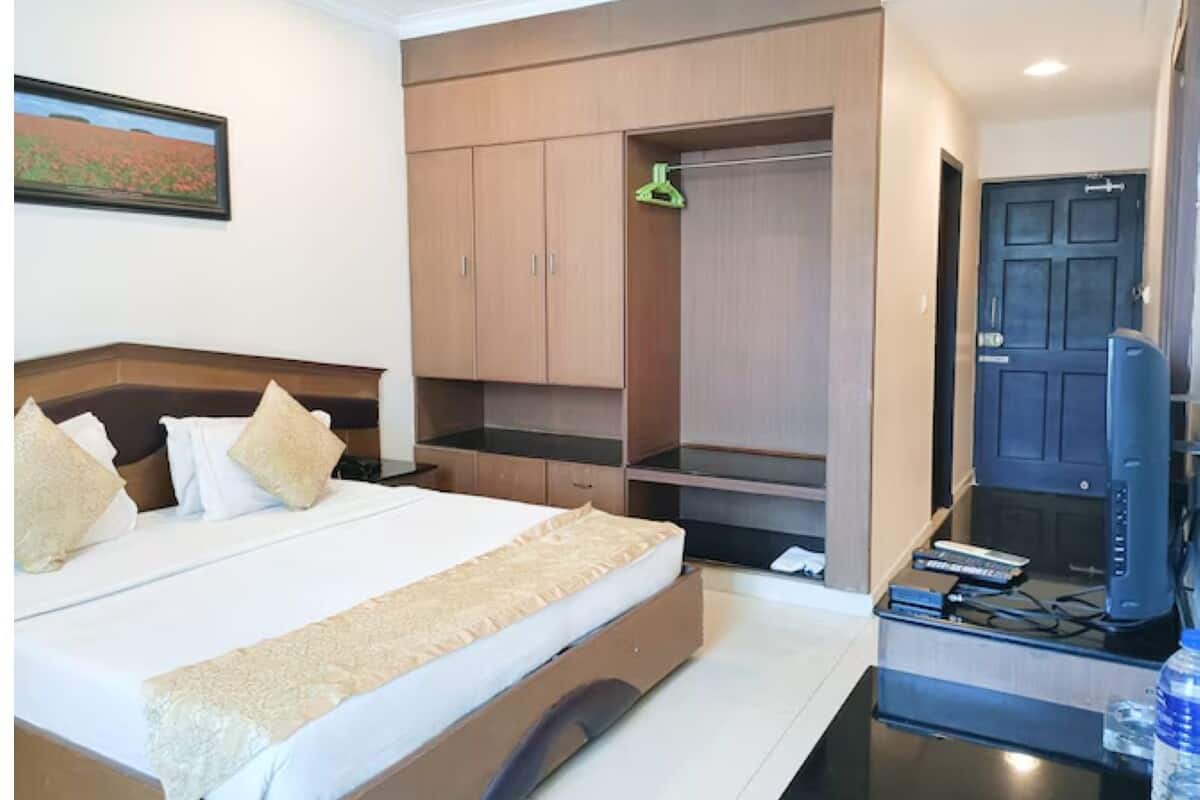 Quarto casal standard, vista para a cidade | Ferros/tábuas de passar roupa, Wi-Fi de cortesia