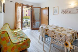 Dining - Villa 'Antares Trilocale' with Private Terrace, Garden, and Air Conditioning (Bibione)