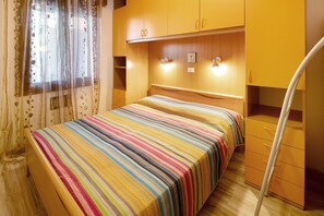 2 bedrooms, bed sheets