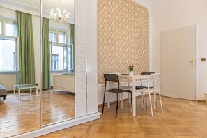 Basic Room | Interior - Bright Central Rooms Ideal For Long Stay (Vienna)