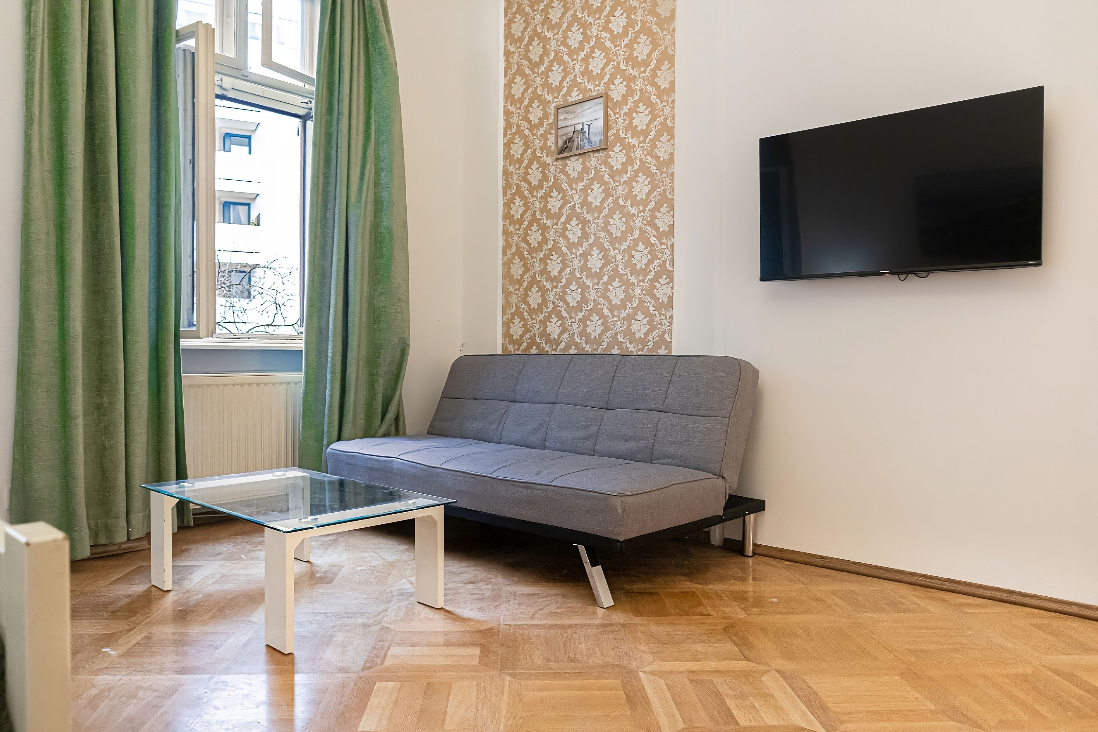 Basic Room | Living area