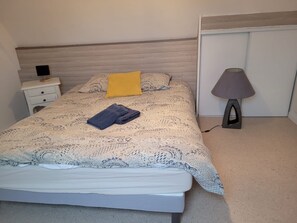 3 bedrooms, bed sheets - Bridge meadows (Grainville-la-Teinturière)