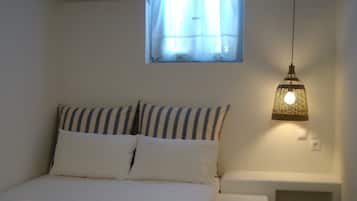 1-Bedroom Apartment with Sea View Terrace | Soundproofing, free WiFi, bed sheets