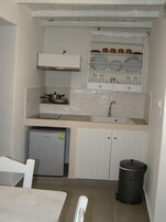 1-Bedroom Apartment with Sea View Terrace | 隔音、免费 WiFi、床单