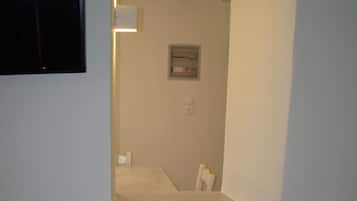 1-Bedroom Apartment with Sea View Terrace | Soundproofing, free WiFi, bed sheets