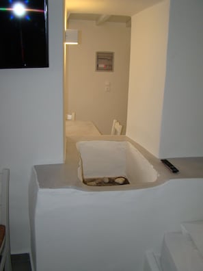 Soundproofing, free WiFi, bed sheets - Efis Apartments (Milos)