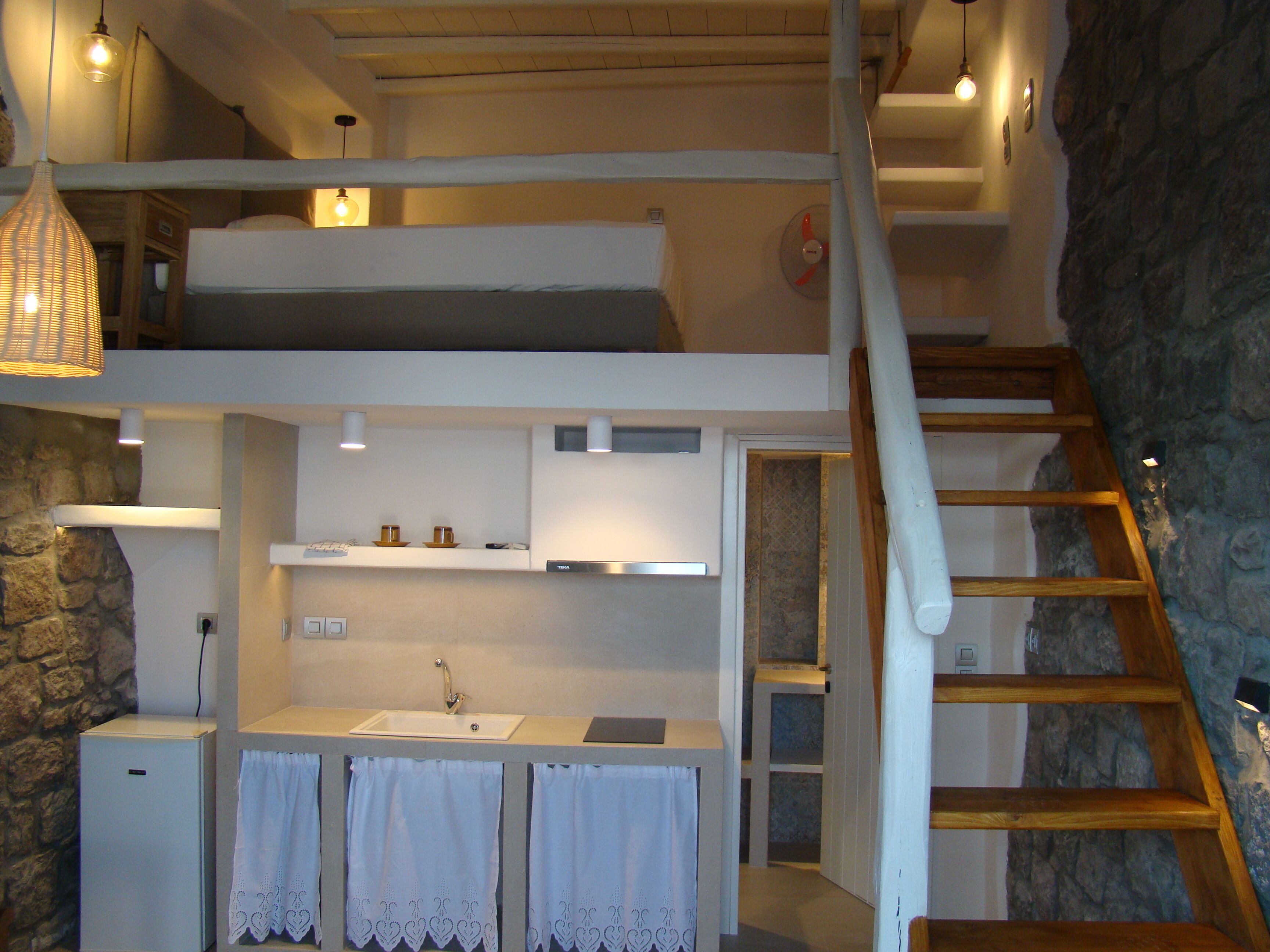 Petra Split-Level Apartment | Lydisolert, wi-fi (inkludert) og sengetøy