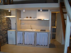 Petra Split-Level Apartment | Soundproofing, free WiFi, bed sheets