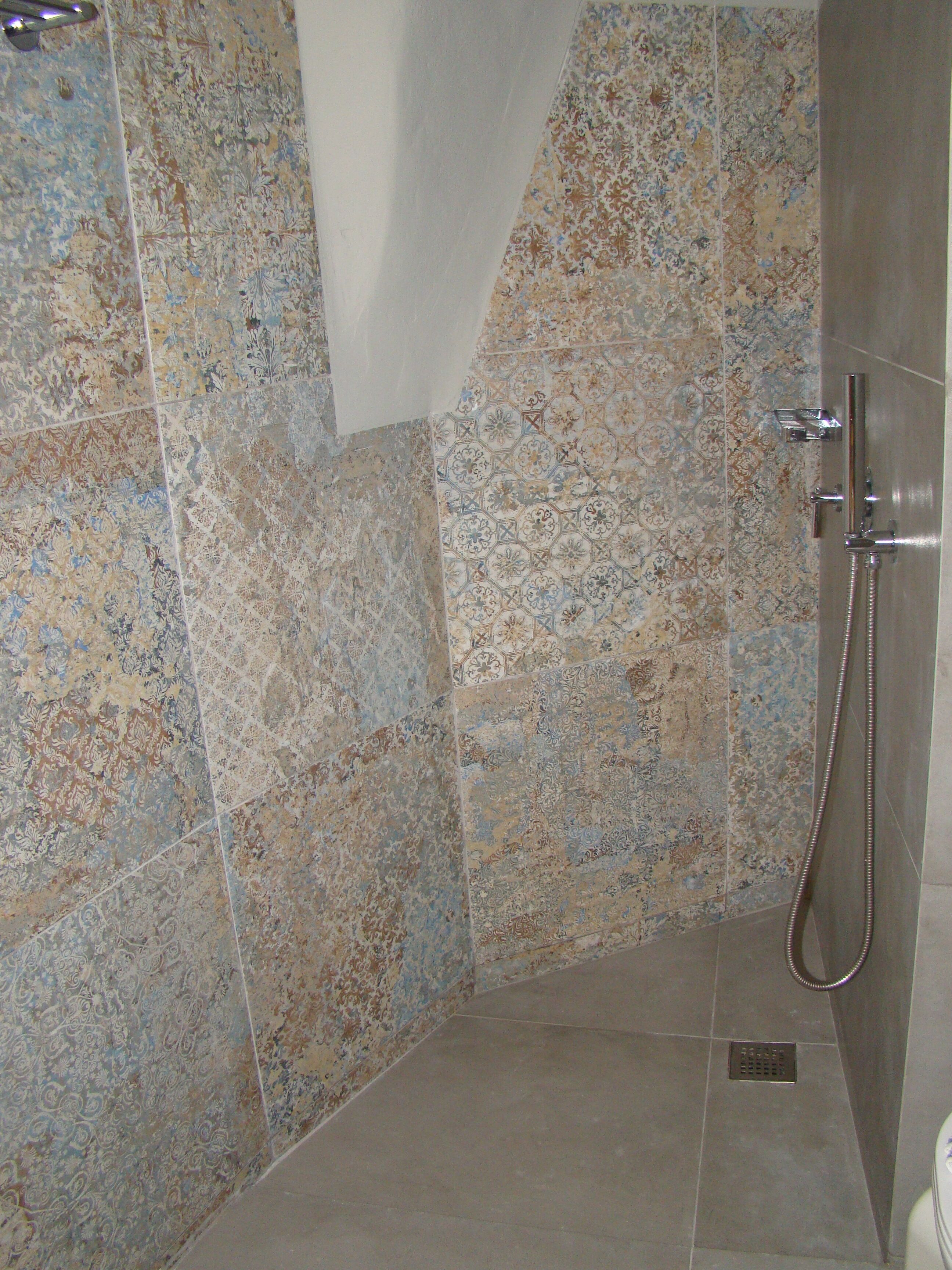 1-Bedroom Apartment with Sea View Terrace | Badezimmer | Dusche, kostenlose Toilettenartikel, Haartrockner, Handtücher
