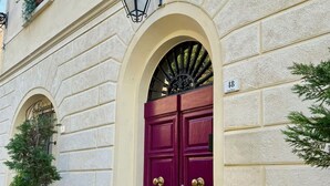 A building with a large, double door in a deep purple color, a small arched window, and a sign with the number 48. - Stunning private villa with private pool, A/C, WIFI, hot tub, patio and panoramic view (Legoli)
