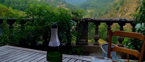 تناول الطعام بالخارج