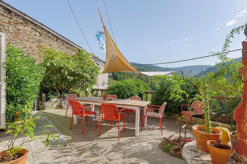 Guest Room “Montagne Noire, Chez 'Pinceau'” – Mountain View, Shared Terrace, Wi-Fi