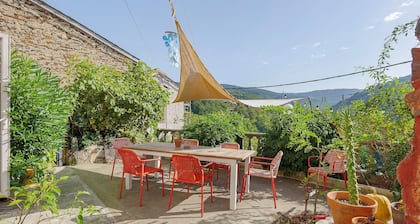 Guest Room “Montagne Noire, Chez 'Pinceau'” – Mountain View, Shared Terrace, Wi-Fi