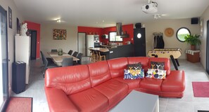 TV - Maison récente tout confort, proche de Royan et baignée par la lumière. (Corme-Écluse)
