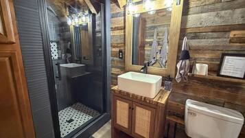 Apartment, Gartenblick | Badezimmer