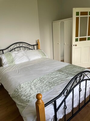 4 bedrooms, iron/ironing board, free WiFi, bed sheets - Jerry's Cottage, Dingle Penninsula Wild Atlantic Way and Páirc Nasiúnta na Mara  (Co)