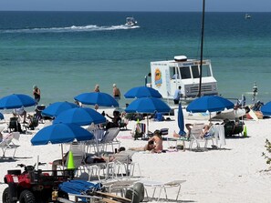 On the beach - Relax and unwind at Villa 212 in Siesta Sands (Sarasota)
