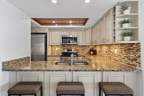 Coffee/tea maker, oven, dishwasher, cookware/dishes/utensils - Relax and unwind at Villa 212 in Siesta Sands (Sarasota)