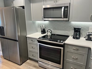 Coffee/tea maker, oven, dishwasher, cookware/dishes/utensils - Siesta Sands 208 | Beachfront Paradise on Siesta Key (Sarasota)