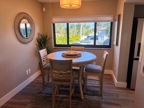 Dining - Siesta Sands 208 (Sarasota)