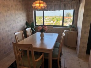 Dining - Siesta Sands 508 (Sarasota)