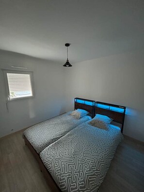 2 bedrooms, WiFi, bed sheets - Year-round private spa South-facing terrace (Pluméliau-Bieuzy)