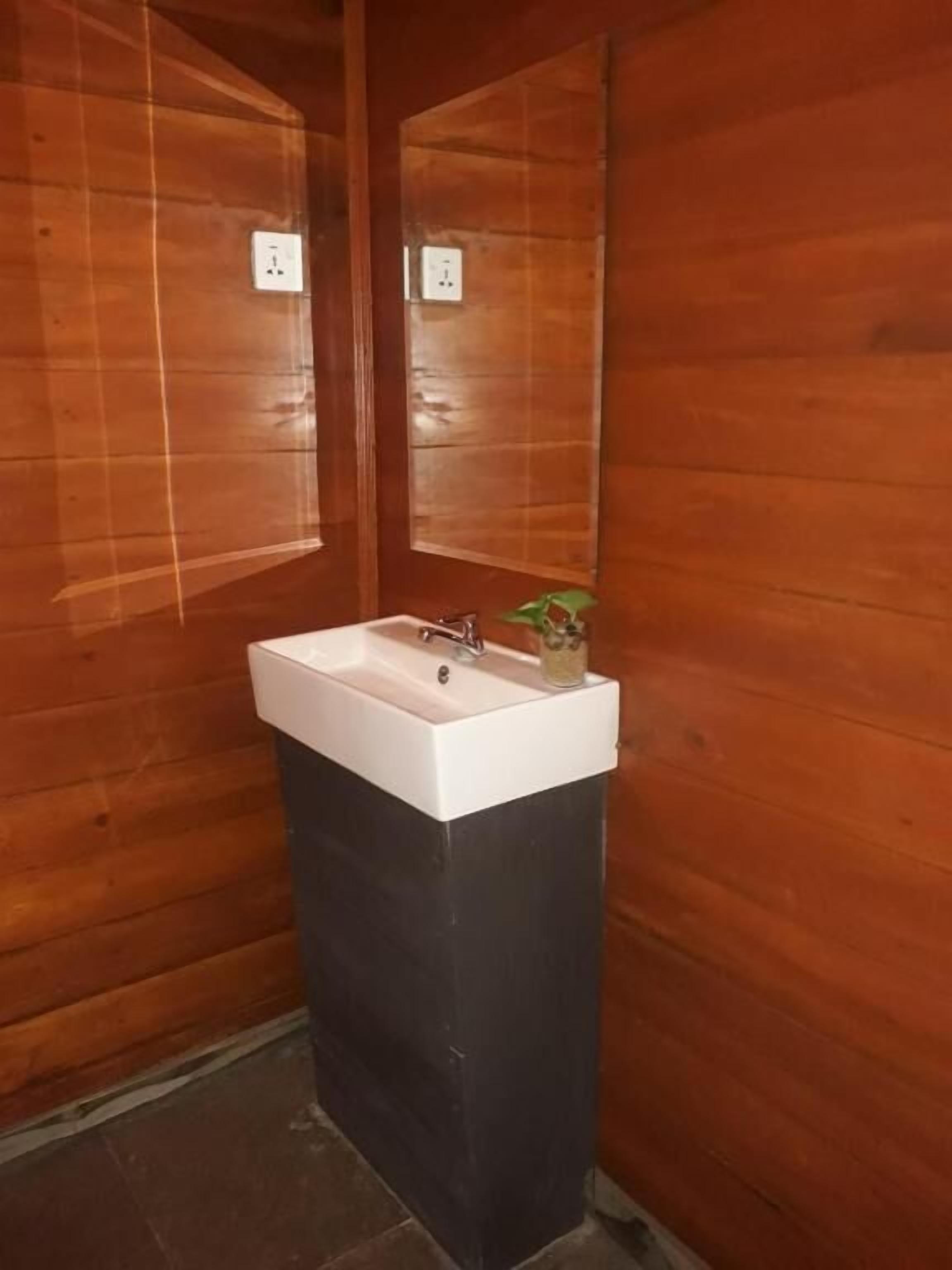 Deluxe Villa, Patio, Beach View | Bathroom