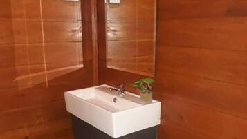 Deluxe Villa, Patio, Beach View | Bathroom