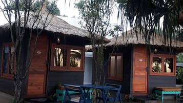 Deluxe Villa, Patio, Beach View | Outdoor dining