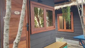 Summer | Exterior detail