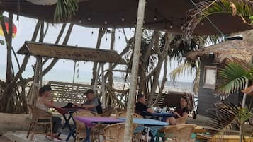 Khu ẩm thực ngoài trời