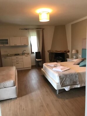 Studio Deluks, pemandangan bukit | Tirai kedap cahaya dan Wi-Fi gratis