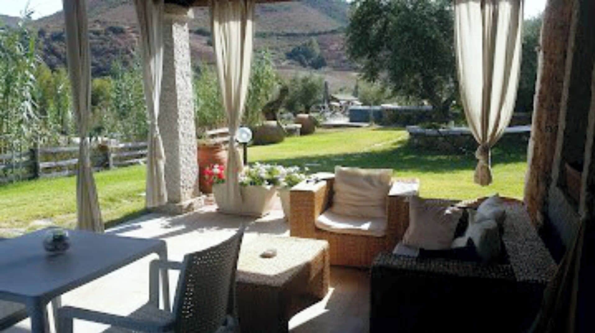 Monolocale Deluxe, vista collina | Ristorazione all'aperto