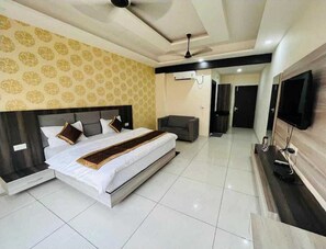 Executive Room | Free WiFi - Hotel Blue Pine (Haridwar)