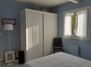 1 bedroom, WiFi, bed sheets - Guest Room "Agapanthe" with Wi-Fi (Feytiat)