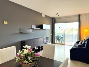 TV - Apartment with Terrace Near Beach in Salou (Salou)