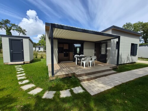 Chalet Confortable avec Clim et Parc / 2 Chambres