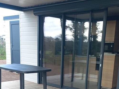 Chalet Confortable avec Clim et Parc / 2 Chambres