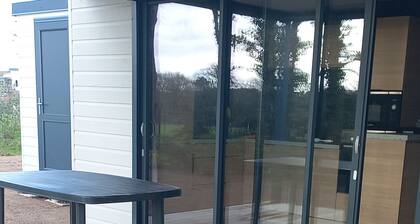 Chalet Confortable avec Clim et Parc / 2 Chambres