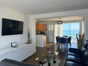 TV - Costa Dorada Apartment in Salou - Beach & Wi-Fi Included (Salou)