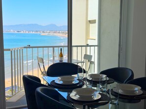 Dining - Costa Dorada Apartment in Salou - Beach & Wi-Fi Included (Salou)