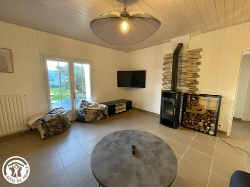 Family Home 700m from Beach, Spa, Pets Allowed