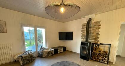 Family Home 700m from Beach, Spa, Pets Allowed