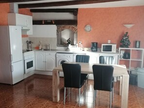 Kühlschrank, Mikrowelle, Ofen, Geschirrspüler