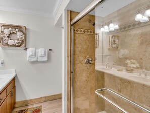 Hair dryer, towels - 2 Bedroom Beach Manor condo on the 7th Floor at Tops’l Resort with Sandestin Resort Perks!! (Miramar Beach)