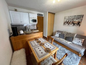 Interior - Charming 2-room apartment by Lake Vonnes with terrace (Châtel)