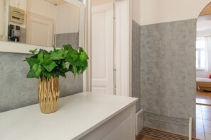 Quarto básico | Parte interna